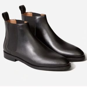 Everlane The New Modern Chelsea Boot Black Leather Pull On Bootie Size 8 NEW